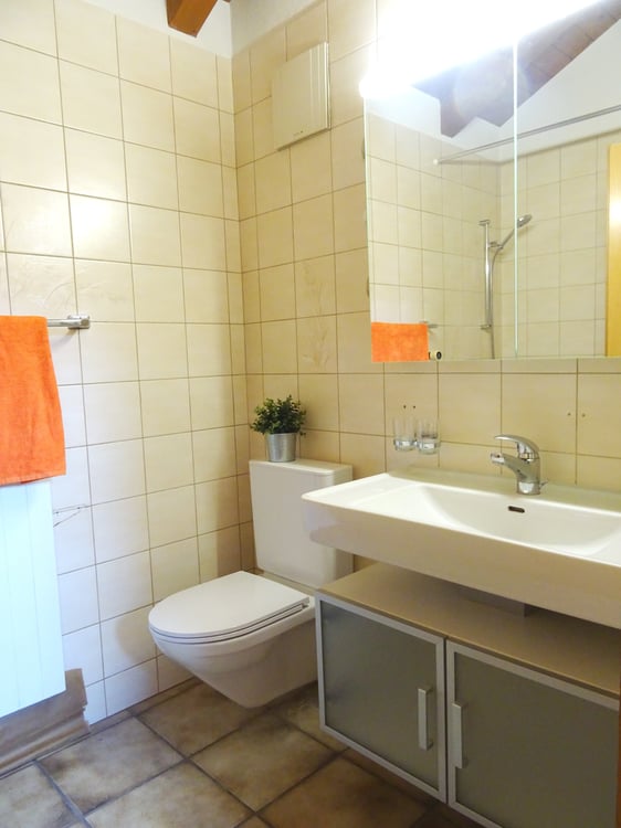 HEIMELIGE DACHWOHNUNG IM HERZEN VON BÜSSERACH 6