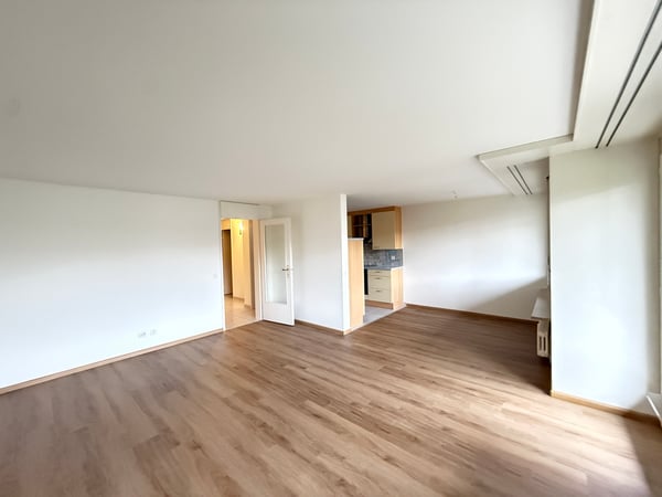 Geräumige und helle Wohnung mit Balkon - Nahe Dorfzentrum Aesch 2
