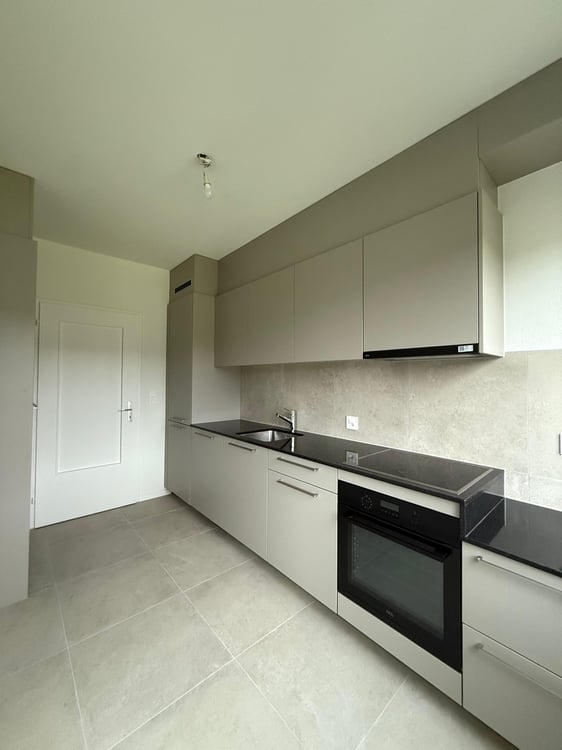 Helle sanierte 1-Zimmerwohnung im 7. Stock / Mietzinsaktion 1