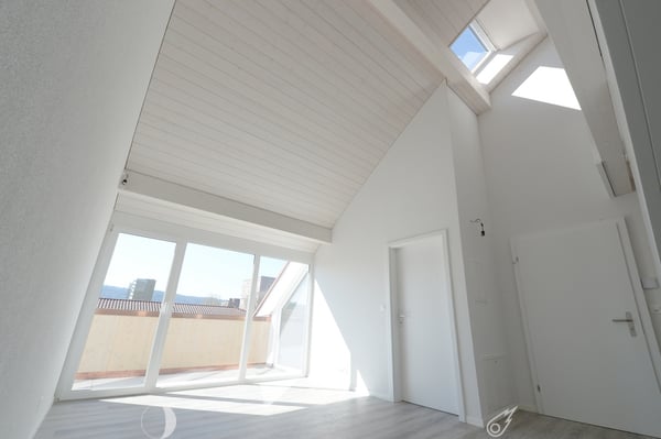 Moderne 3.5-Zimmerduplexwohnung im 3. Stock mit Balkon 1