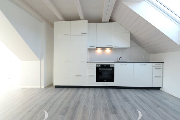 Moderne 3.5-Zimmerduplexwohnung im 3. Stock mit Balkon 2