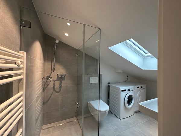 Moderne 2.5-Zimmerdachwohnung im 3. Stock mit Balkon 4