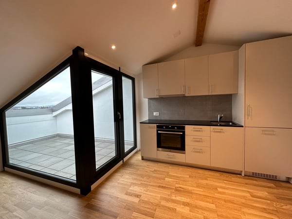 Moderne 2.5-Zimmerdachwohnung im 3. Stock mit Balkon 2