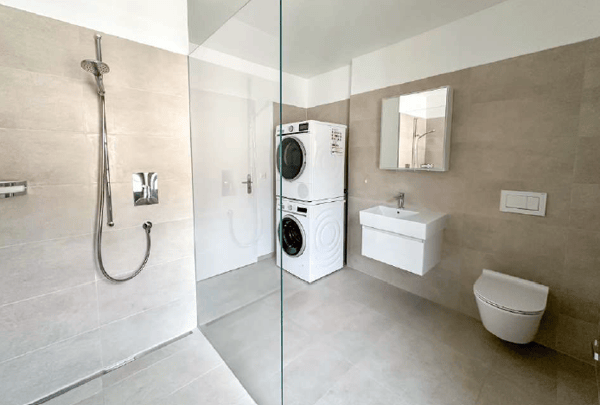 Moderne 2.5-Zimmerwohnung mit Balkon im Stadtzentrum Biel 3