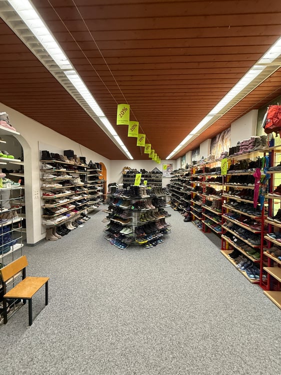 Zentrale Gewerbefläche mit grosser Schaufensterfront 4