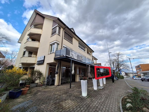 Zentrale Gewerbefläche mit grosser Schaufensterfront 1