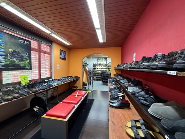 Zentrale Gewerbefläche mit grosser Schaufensterfront 5