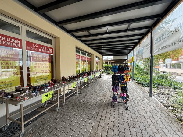 Zentrale Gewerbefläche mit grosser Schaufensterfront 2