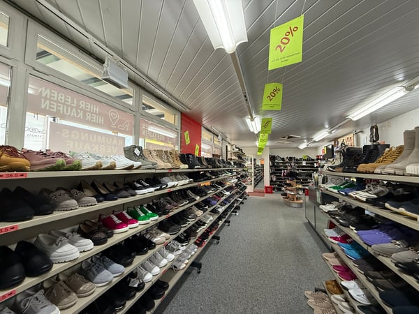 Zentrale Gewerbefläche mit grosser Schaufensterfront 3