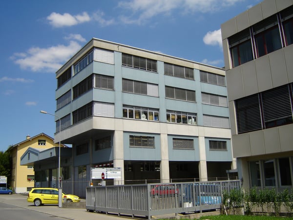 Grosszügige Gewerbe-, Produktions-, Lager- / Büroflächen in Zug 9