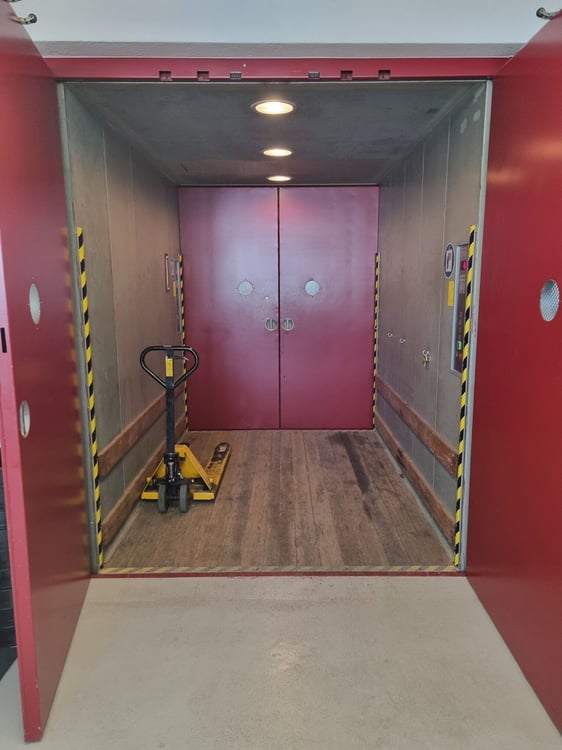 Grosszügige Gewerbe-, Produktions-, Lager- / Büroflächen in Zug 8