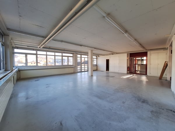 Grosszügige Gewerbe-, Produktions-, Lager- / Büroflächen in Zug 4