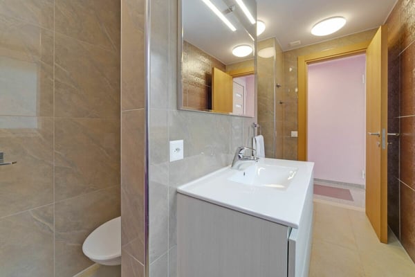 Mehrfamilienhaus (8 Wohneinheiten) mit Panoramablick in Brissago 8