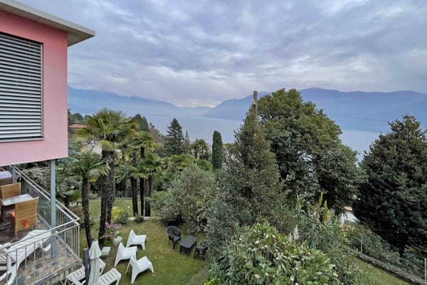 Mehrfamilienhaus (8 Wohneinheiten) mit Panoramablick in Brissago 2