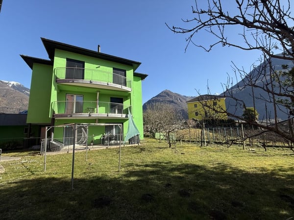 Moderna casa bifamiliare a Gorduno 1