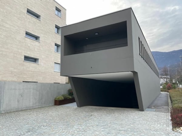 Autoeinstellplatz in der Tiefgarage in Losone 1