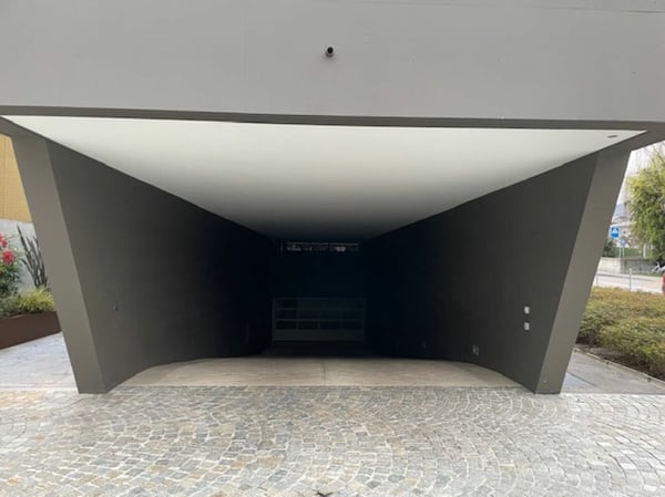 Autoeinstellplatz in der Tiefgarage in Losone 2