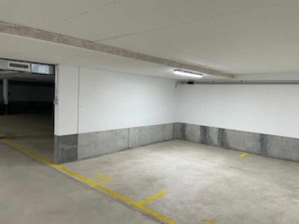 Autoeinstellplatz in der Tiefgarage in Losone 3