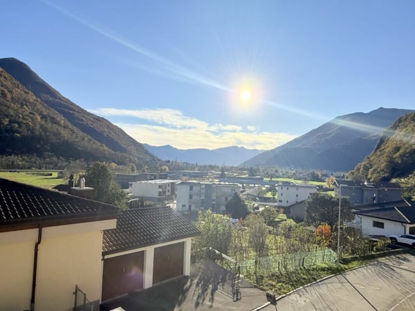 Neue 1.5 Zimmer-Wohnung mit gehobenem Standard in einem Mehrfamilienhaus mit nur 3 Wohneinheiten 1