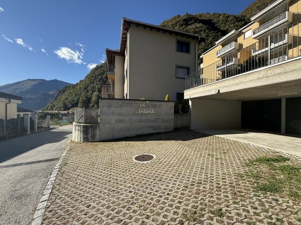 Neue 1.5 Zimmer-Wohnung mit gehobenem Standard in einem Mehrfamilienhaus mit nur 3 Wohneinheiten 2