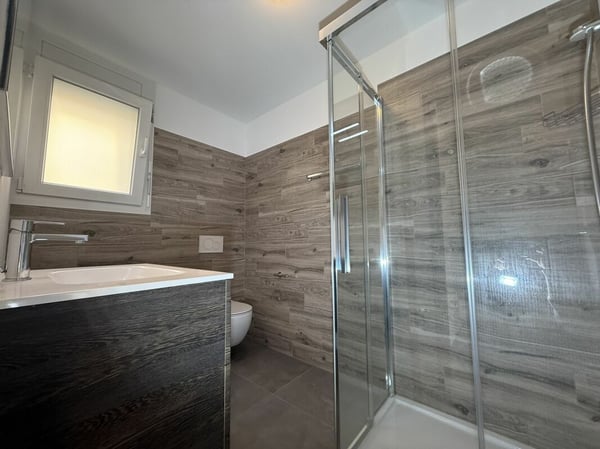 Neue 1.5 Zimmer-Wohnung mit gehobenem Standard in einem Mehrfamilienhaus mit nur 3 Wohneinheiten 8