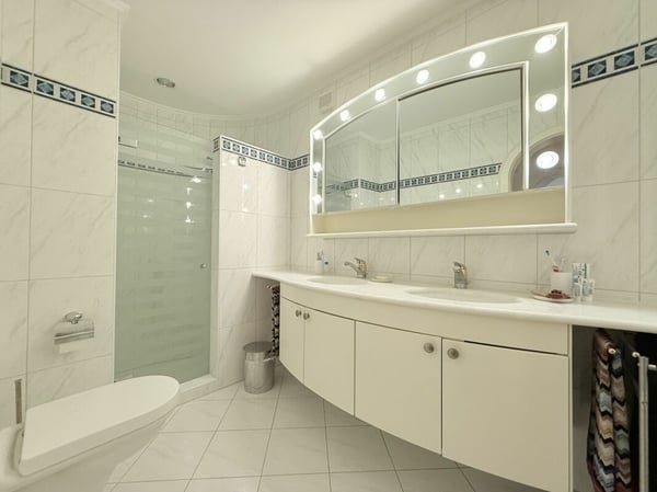 Elegante 1.5-Zimmer-Wohnung mit privatem Garten in exklusiver Lage von Ascona 10