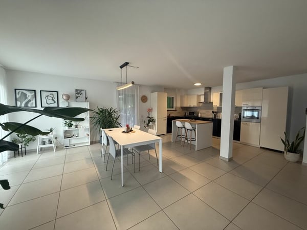 Spaziosa casa bifamiliare con giardino soleggiato - Gorduno 1
