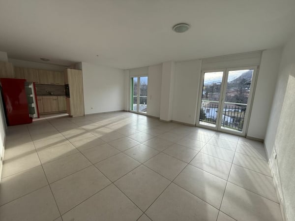 Spaziosa casa bifamiliare con giardino soleggiato - Gorduno 8