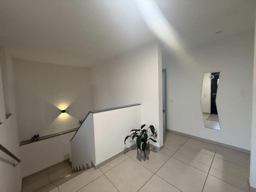 Spaziosa casa bifamiliare con giardino soleggiato - Gorduno