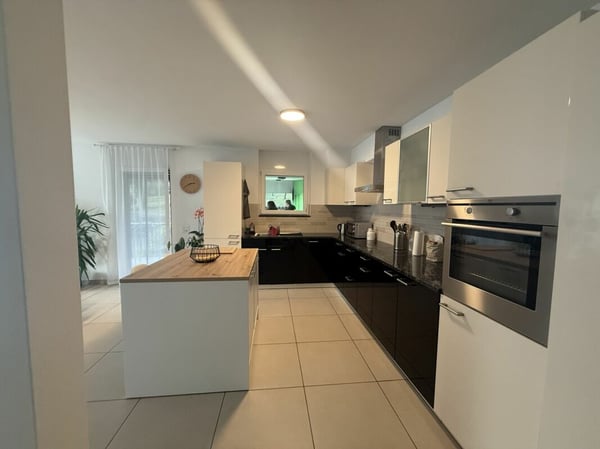 Spaziosa casa bifamiliare con giardino soleggiato - Gorduno 2