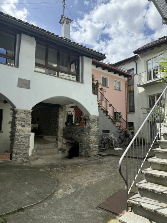 Losone - Haus im Dorfkern (Nucleo) mit zwei 2-Zimmer-Wohnungen 2