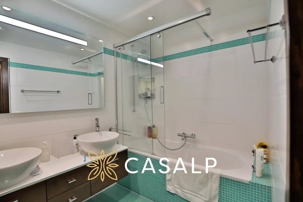 Charmant demi-chalet avec piscine à Mollens 11