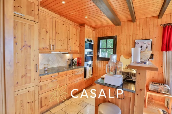 Charmant demi-chalet avec piscine à Mollens 5