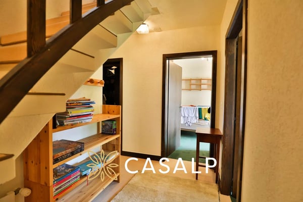 Charmant demi-chalet avec piscine à Mollens 12