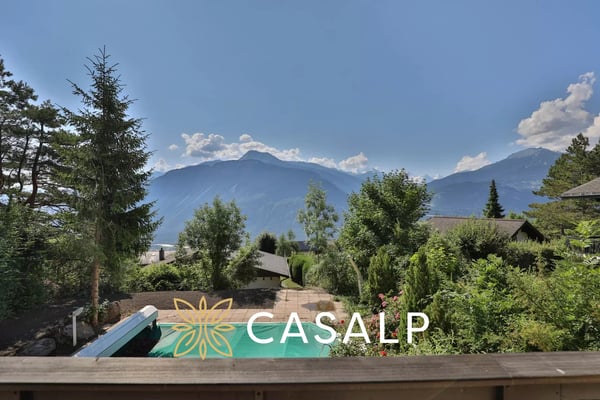 Charmant demi-chalet avec piscine à Mollens 3