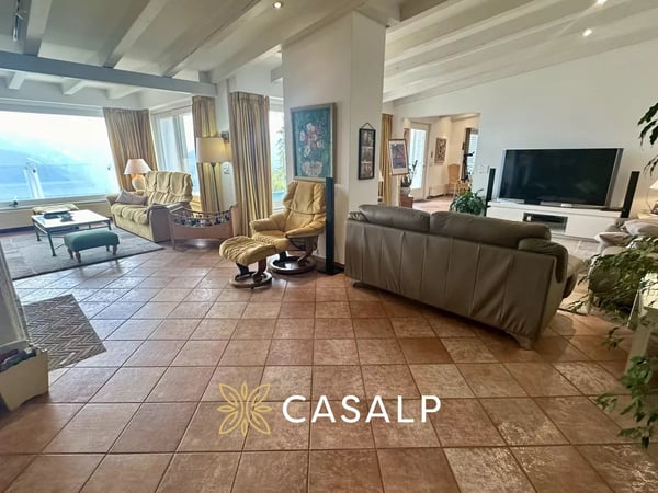 Vaste attique de luxe avec piscine intérieure 1