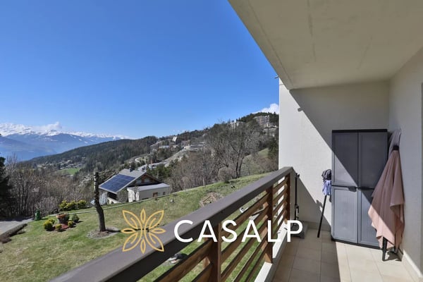 Agréable appartement de 2.5 pièces traversant à Montana 6