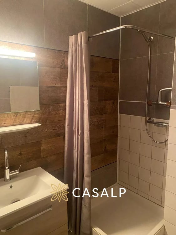 Chambre à vendre ? idéal investisseur proche des remontées 6