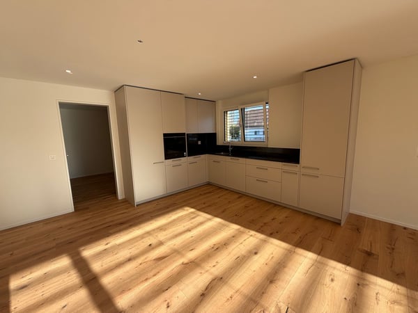 Erstbezug im Eigentumsstandard – 4.5 Zimmer mit 14 m² Balkon 10