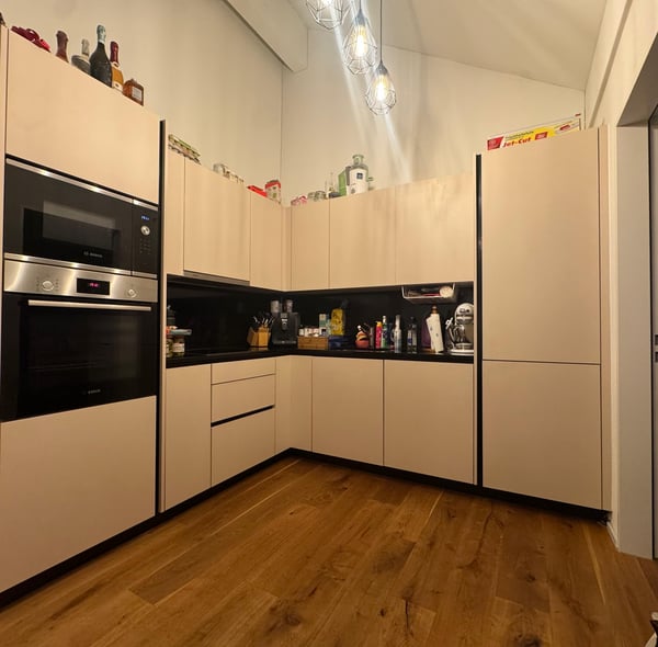 Moderne und helle 1.5 Zimmer-Dachwohnung in Full-Reuenthal 3