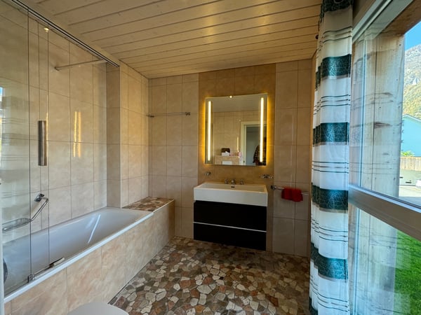 Spacieux appartement 1.5 pièces à Vouvry avec garage box 10