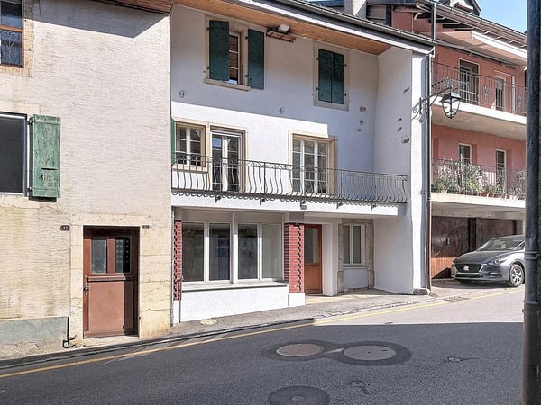 Maison de charme rénovée avec arcade commerciale 12