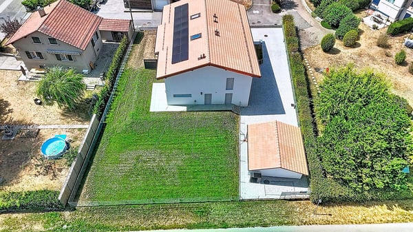Villa jumelle de 7 pièces avec jardin 2