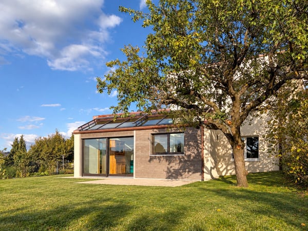 BULLE -- VILLA CONTIGUË RÉNOVÉE DE 6,5 PIÈCES AVEC JARDIN