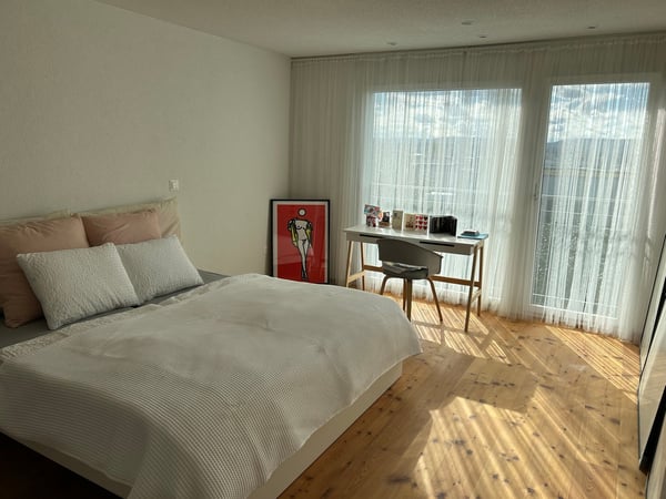 Helles und grosszügiges WG-Zimmer mit wunderschöner Aussicht