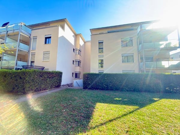 Grosszügige 4.5-Zimmer-Gartenwohnung mit 100 m² Aussenbereich in Bülach 1