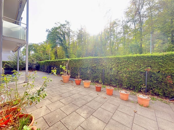 Grosszügige 4.5-Zimmer-Gartenwohnung mit 100 m² Aussenbereich in Bülach 2