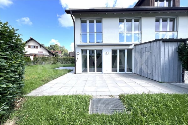 Modernes Reihen-Eckhaus in neuwertigem Zustand 2