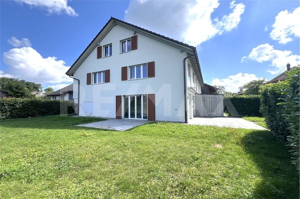 Modernes Reihen-Eckhaus in neuwertigem Zustand 1