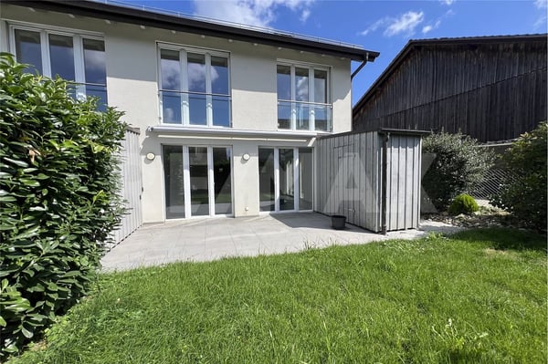 Modernes Reihen-Eckhaus in neuwertigem Zustand 1